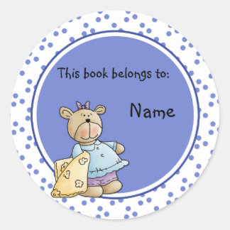 Niedliches Baby-Teddy-Buchzeichen Runder Aufkleber