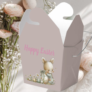 Niedliches Babykaninchen in Schlafanzügen mit eine Geschenkschachtel