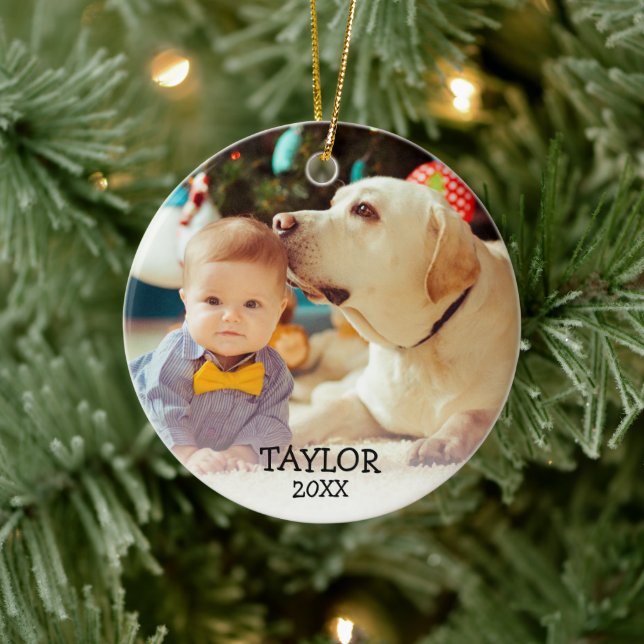Niedliches Baby's First Christmas Custom Foto Name Keramikornament (Baum)