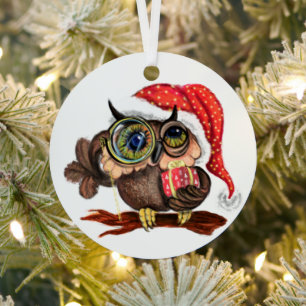 Niedliches Babyschale in Weihnachtshut und Geschen Ornament Aus Metall