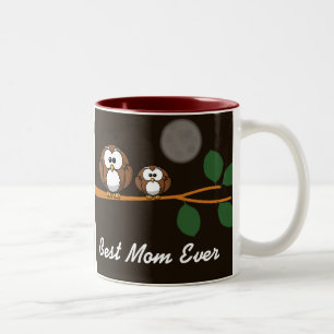 Niedliches Babyuschel am Baum nachts Zweifarbige Tasse