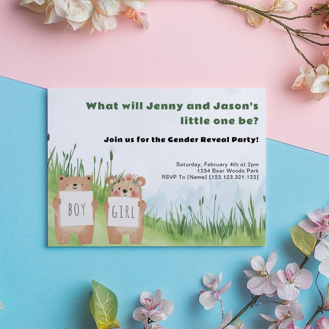 Niedliches Bärengeschlecht: Junge oder Mädchen Par Einladung (Cute atercolor bear gender reveal invitation. Two cute bears—hold “Boy" and "Girl" signs on grass)