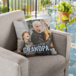 Niedliches benutzerdefiniertes Foto Beibehalten GR Kissen<br><div class="desc">Modernes, individuelles Foto Kissen mit dem Text "Es gibt niemanden, der GRANDPA ganz ähnlich ist" mit einer Kombination aus Schrift und Sans Typografie und einem niedlichen kleinen Herz. Personalisieren Sie mit dem Namen, von dem es stammt. Dieses Kissen würde für (Großmutter, Mutter, Vater, Schwester usw.) arbeiten. Ein wertvolles Geschenk für...</div>