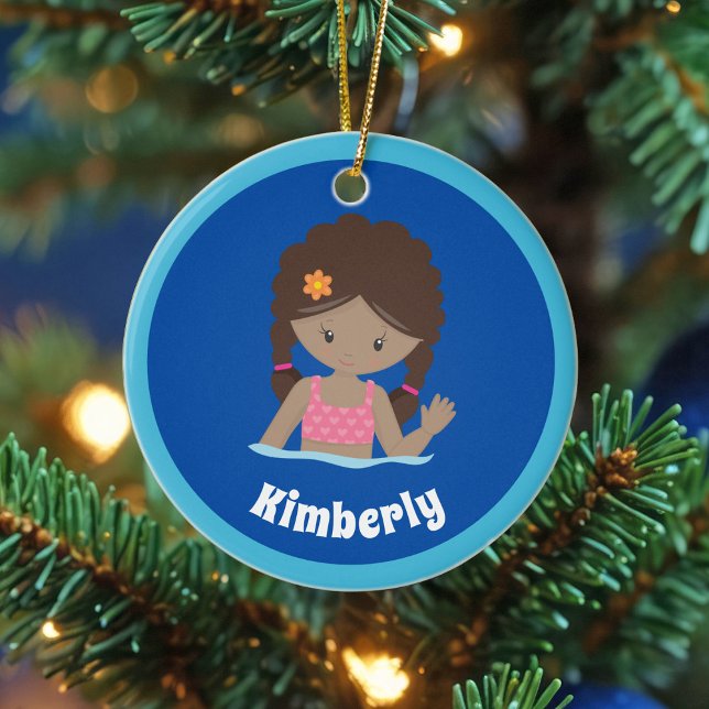 Niedliches benutzerdefiniertes Swim Team Afrikanis Keramik Ornament (Von Creator hochgeladen)