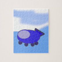 Niedliches blaues Raumschiff auf den blauen Wolken