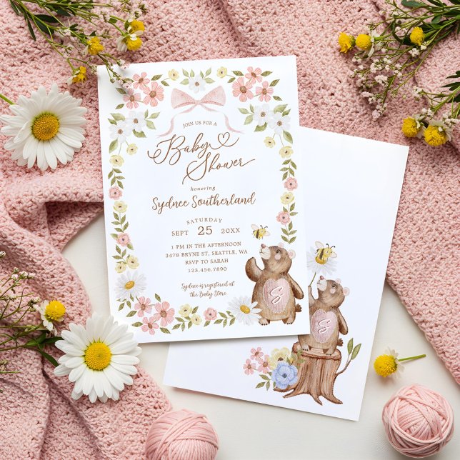 Niedliches Blumenholz, gegossen, Bärenjunge Dusche Einladung (Cute Floral Woodland Knitted Bear Baby Girl Shower Invitation)