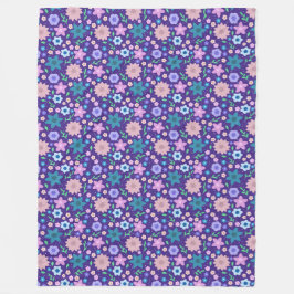 Niedliches Blumenmuster im Lila Hintergrund Fleecedecke