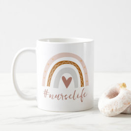 Niedliches blütengraues Herzrasen Kaffeetasse