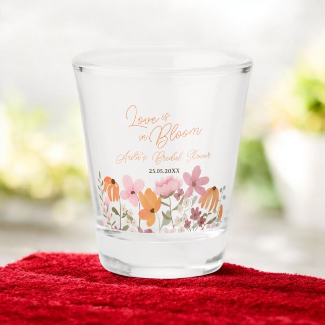 Niedliches Brautparty auf der Wiese Schnapsglas (Cute boho meadow little wildflower bridal shower shot glass)