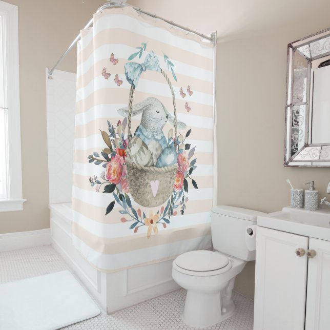 Niedliches Bunny in einem Korb mit Eiern und Hübsc Duschvorhang (Beispiel)