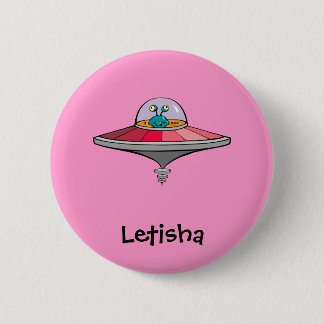 Niedliches Cartoon-alien in UFO-personalisiertem Button