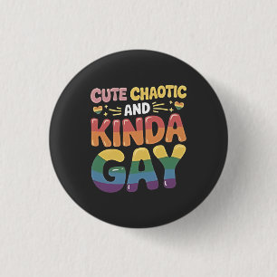 Niedliches Chaotic und Kinda Gay LGBTQ Monat Button