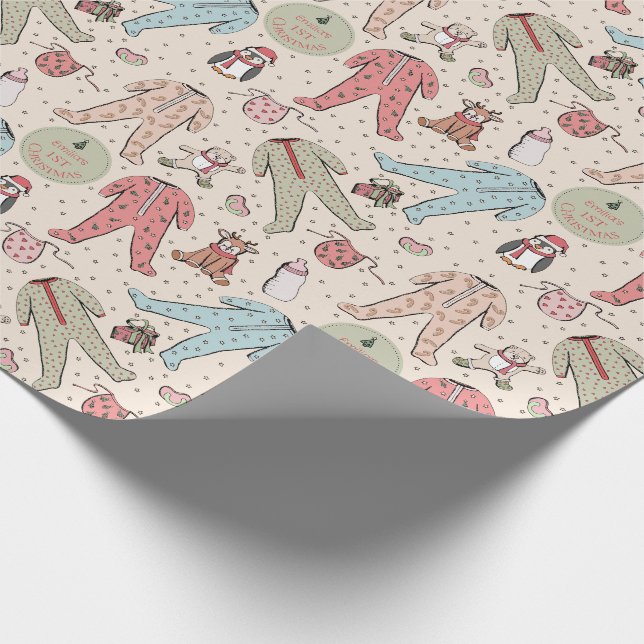 Niedliches Cream Baby's First Christmas Personalis Geschenkpapier (Ecke)