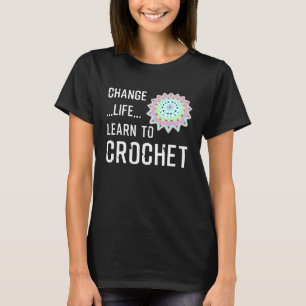 Niedliches Crochet-Sprichwort für kreative Stoffe T-Shirt