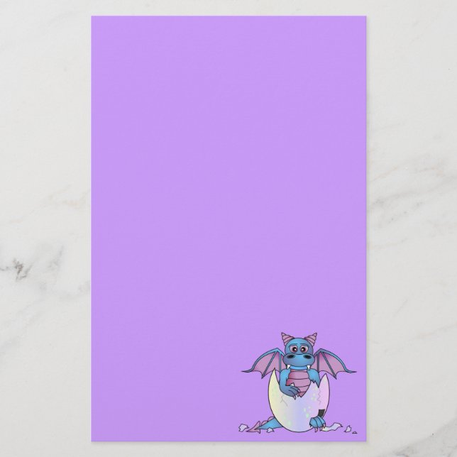 Niedliches Drache-Baby im gebrochenes Ei-lila Briefpapier (Vorderseite)