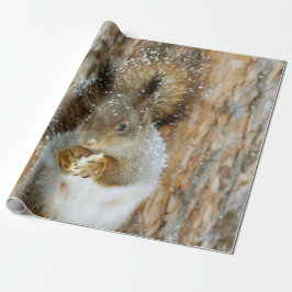 Niedliches Eichhörnchen in der Winterlandschaft Geschenkpapier