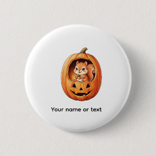 Niedliches Eichhörnchen in Halloween-Kürbis Jack o Button