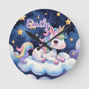 Niedliches Einhorn auf der Cloud bearbeitbaren Nam Runde Wanduhr