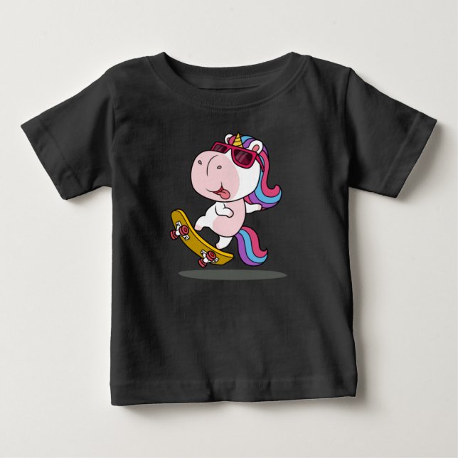 Niedliches Einhorn beim Skateboard Baby T-shirt (Vorderseite)