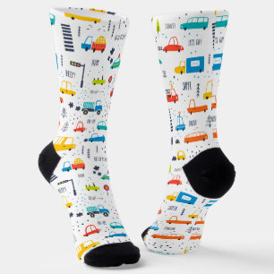 Niedliches, farbiges Muster des Autoverkehrs Socken