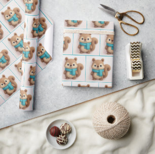 Niedliches Felt-Eichhörnchen mit einem gemütlichen Geschenkpapier
