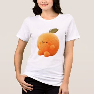 Niedliches, flauschiges orangefarbenes Wesen mit w Tri-Blend Shirt