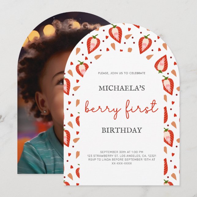 Niedliches Foto Berry First Birthday Arch Einladung (Vorne/Hinten)
