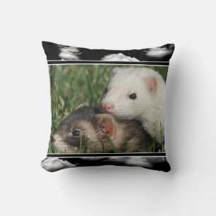 Niedliches Foto von Sleepy Ferrets Kissen