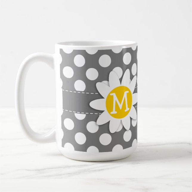 Niedliches Gänseblümchen auf dunkelgrauen Kaffeetasse (Links)