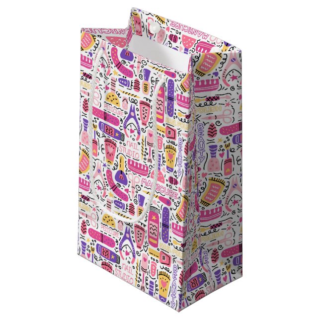 Niedliches Gekritzel-Maniküre-Muster Kleine Geschenktüte (Vorderseite Schrägansicht)