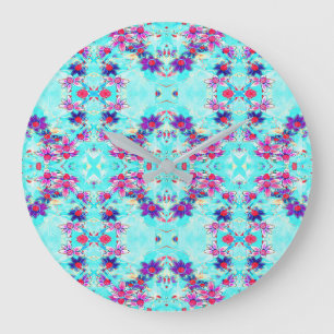 Niedliches Girl-Lila Blume Muster auf Aqua Blue Große Wanduhr