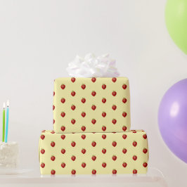 Niedliches Girly Strawberry Muster auf Creme Geschenkpapier