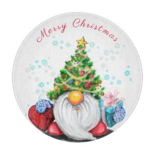 Niedliches Gnome mit Weihnachtsbaumhut und Geschen Schneidebrett