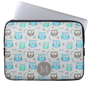 Niedliches graues Owl-Muster Monogramm Laptopschutzhülle
