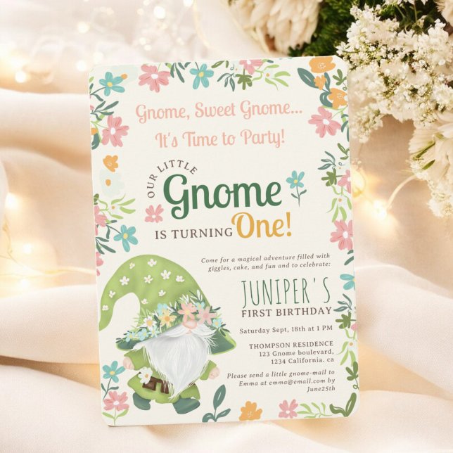 Niedliches Grünes Blumenwald Gnome 1. Geburtstag Einladung (Cute Green Floral Woodland Gnome 1st Birthday Invitation)