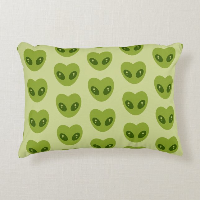 Niedliches Grünes Herz-Shaped Alien Kopfmuster Dekokissen (Vorderseite)
