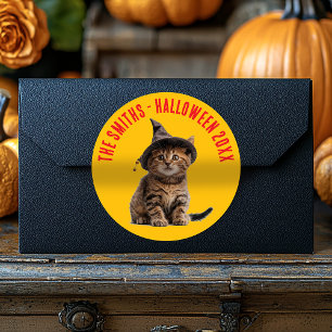 Niedliches Halloween Kitten in Hexenhut-Gastgesche Runder Aufkleber