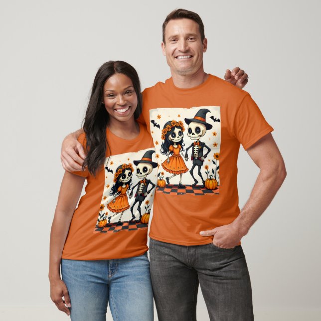 Niedliches Halloween Skeleton-Paar in Orange T-Shirt (Unisex)