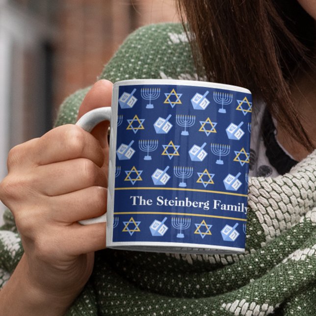 Niedliches Hanukkah Dreidel Menorah Muster Kaffeetasse (Von Creator hochgeladen)