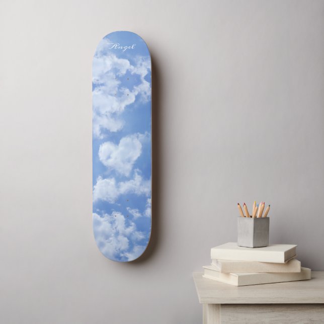 Niedliches Herz gestreift Wolke in blauem Himmel f Skateboard (Wandkunst)