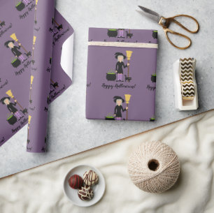 Niedliches Hexenmädchen mit Katzenbeil und glückli Geschenkpapier