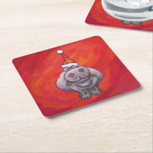 Niedliches Hippo in Weihnachtsmannmütze auf Rot Rechteckiger Pappuntersetzer