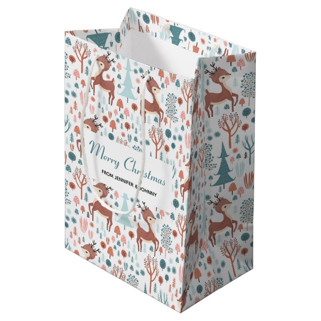Niedliches Hirsch in Whimsical Forest Pattern Weih Mittlere Geschenktüte (Vorderseite Schrägansicht)