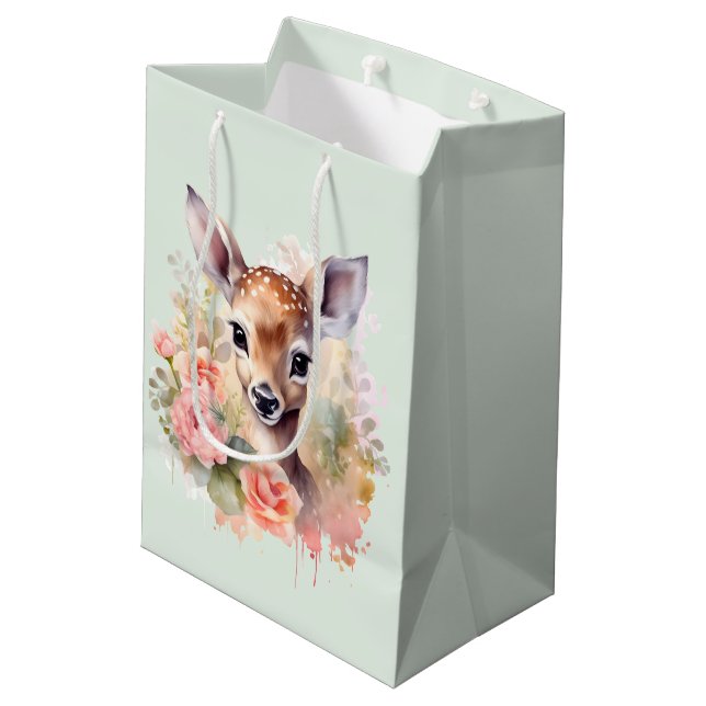 Niedliches Hirsch, umgeben von Rose Mittlere Geschenktüte (Rückseite Schrägansicht)