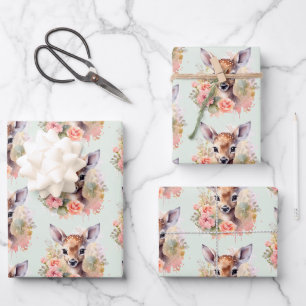 Niedliches Hirsch umgeben von Rose Muster Geschenkpapier Set