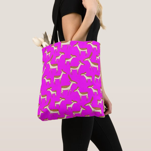 Niedliches Hirsch und Familie Tasche (Von Nahem)