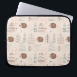 Niedliches Holz Igel Muster Laptopschutzhülle<br><div class="desc">Karo aus diesem niedlichen trendigen Design mit einem niedlichen Igel.</div>