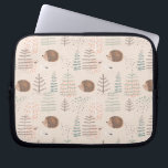 Niedliches Holz Igel Muster Laptopschutzhülle<br><div class="desc">Karo aus diesem niedlichen trendigen Design mit einem niedlichen Igel.</div>