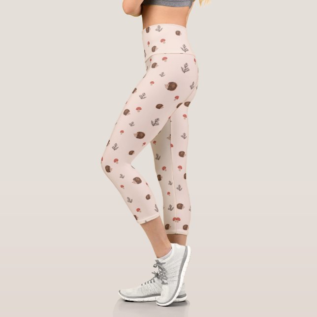 Niedliches Holz Igel- und Pilzmuster Capri Leggings (Links)