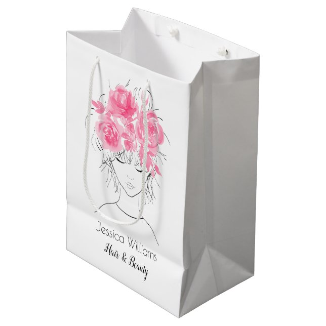 Niedliches hübsches Mädchen mit rosa Aquarellfarbe Mittlere Geschenktüte (Vorderseite Schrägansicht)